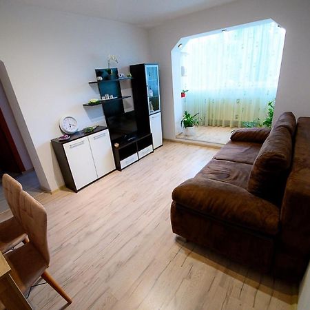 Alice Apartment Арад Екстериор снимка